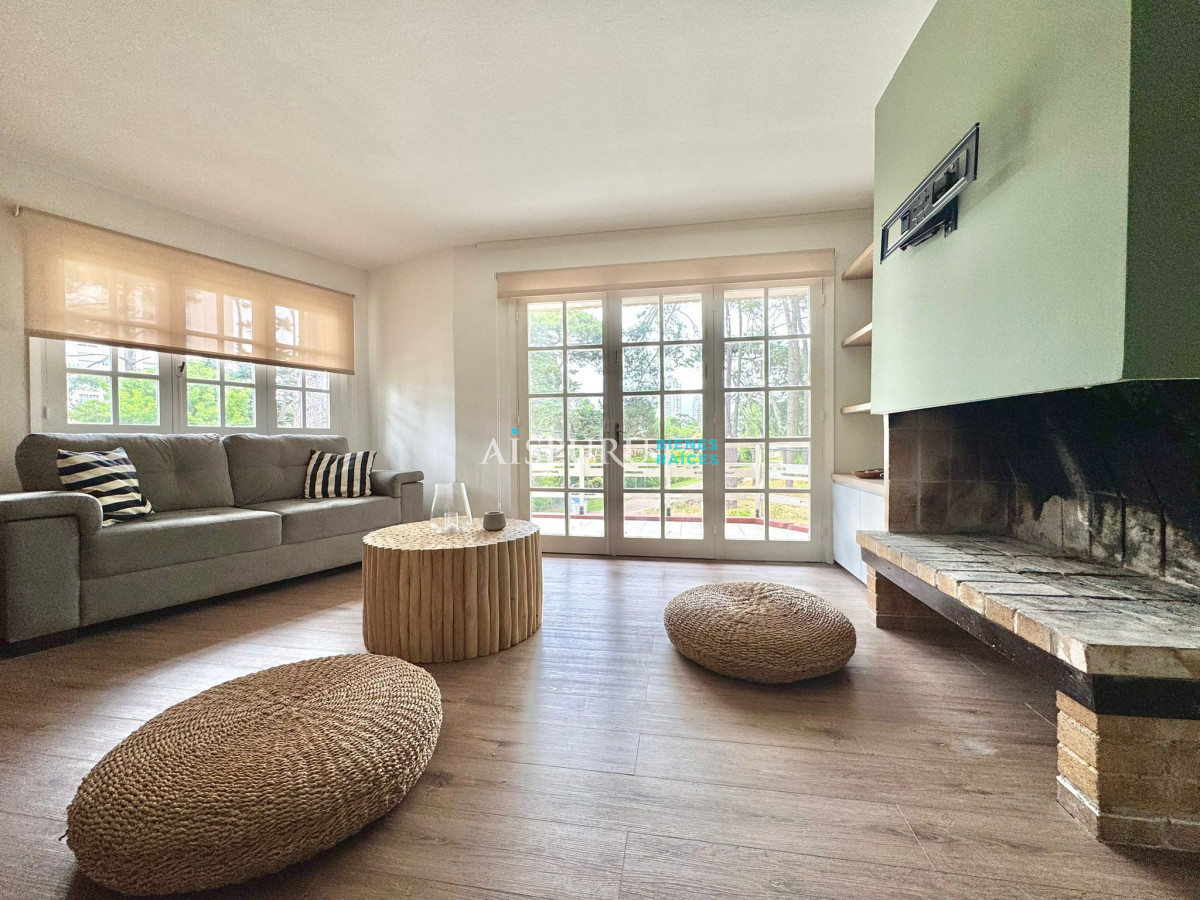 Apartamento en Venta 2 Dormitorios 2 baños zona Cantegril Punta de Este