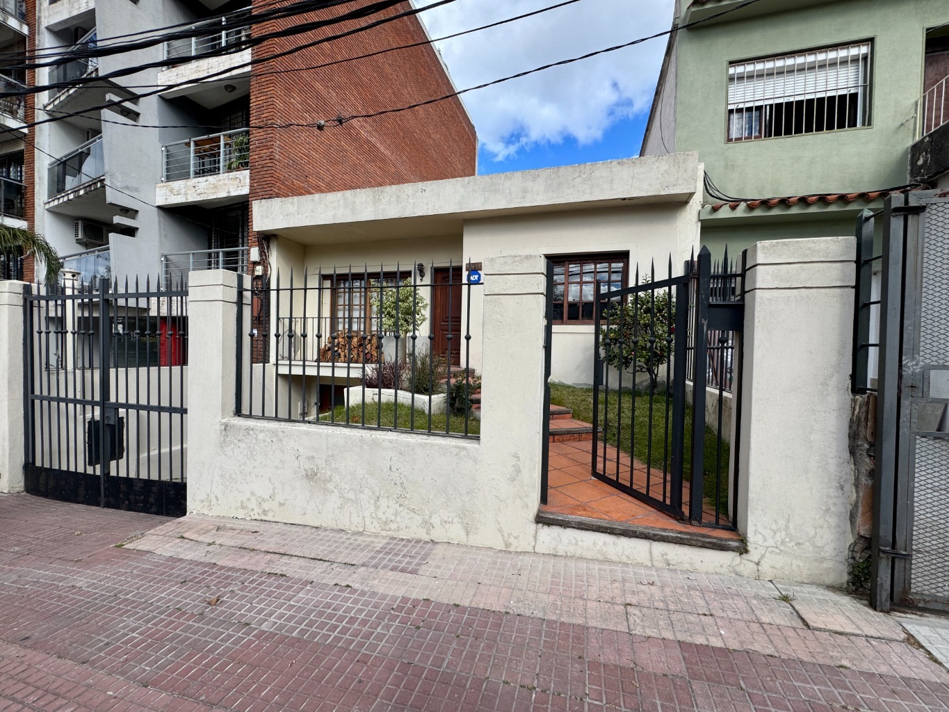 Venta casa 3 dormitorios jardín Pocitos Nuevo