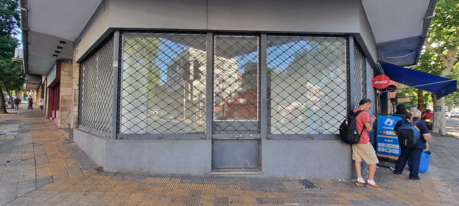 Alquiler de local Comercial en el Centro Excelente Ubicacion en esquina!