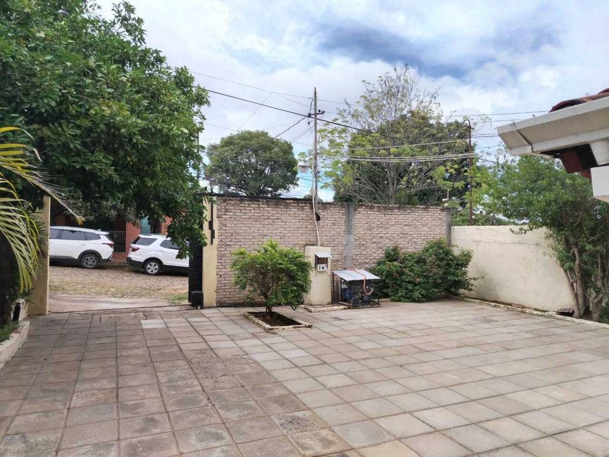 VENDO CASA C/ PATIO EN ASUNCIÓN, B° SAN VICENTE, EXCELENTE UBICACIÓN!! — foto 3
