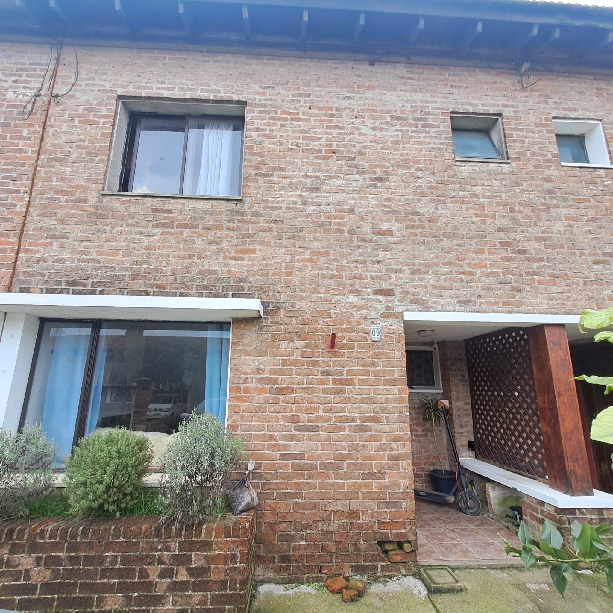 Casa en venta c/ cochera en Solymar