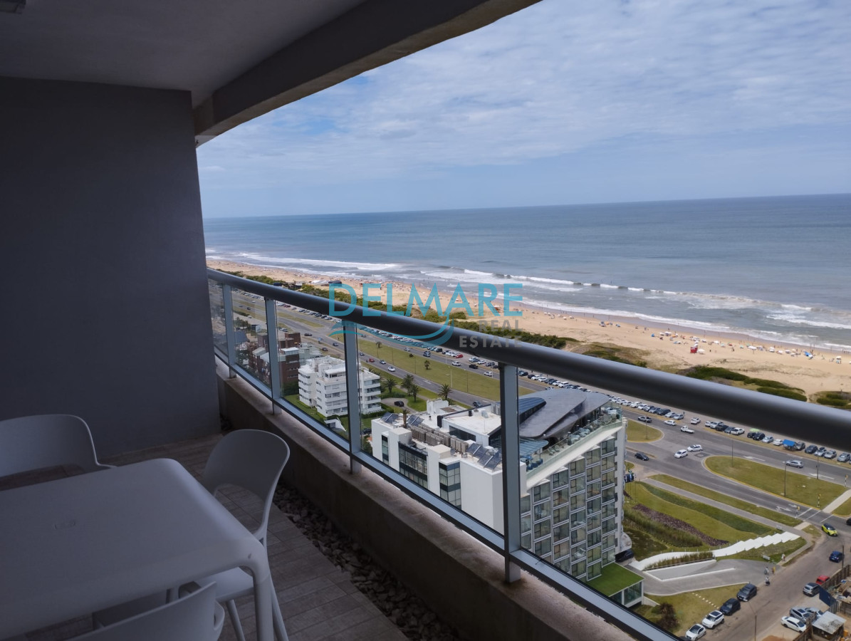 Apartamento con excelente vista a Playa Brava