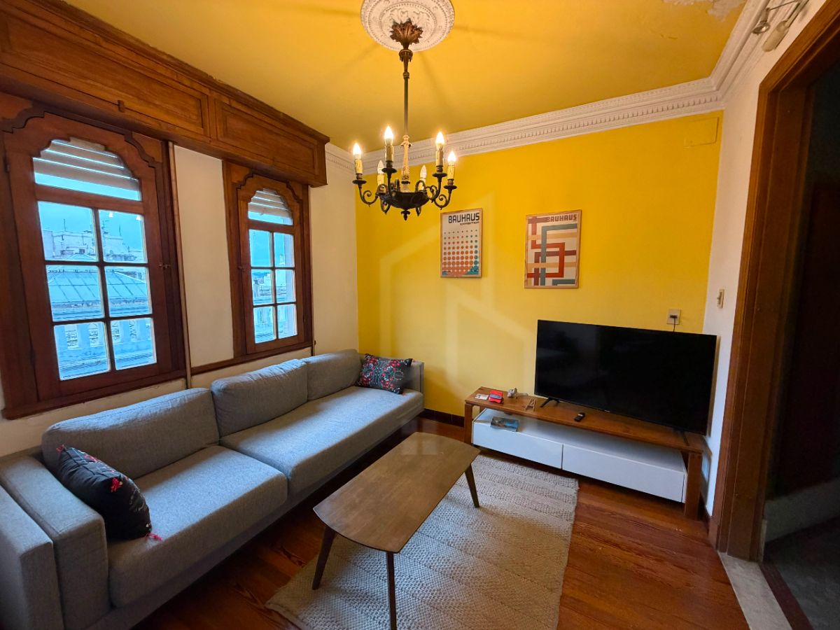 Alquiler de Apartamento con Vista al Puerto en Ciudad Vieja