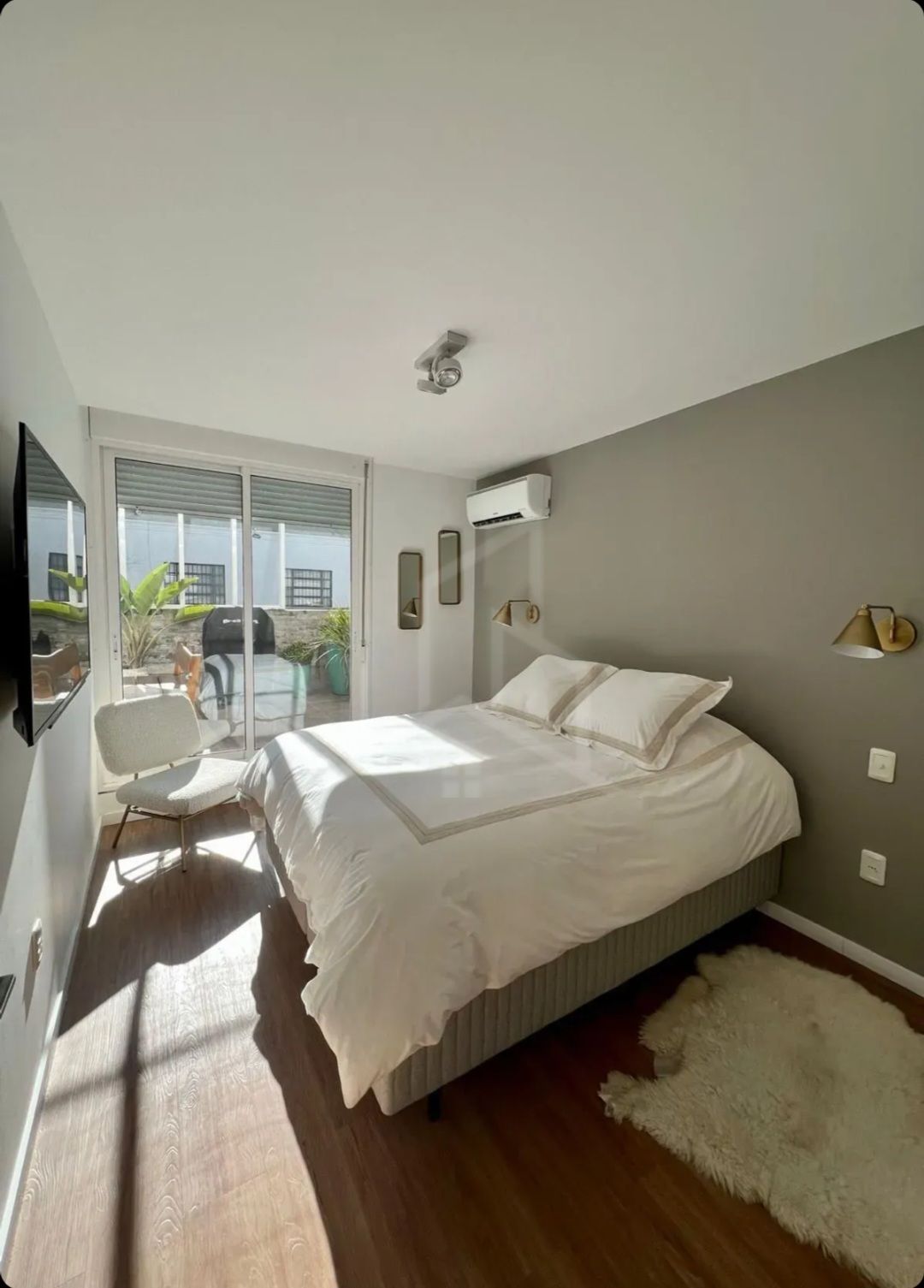 Alquiler Apartamento 1 Dormitorio Amueblado | Garaje y Patio con Barbacoa · Foto 1