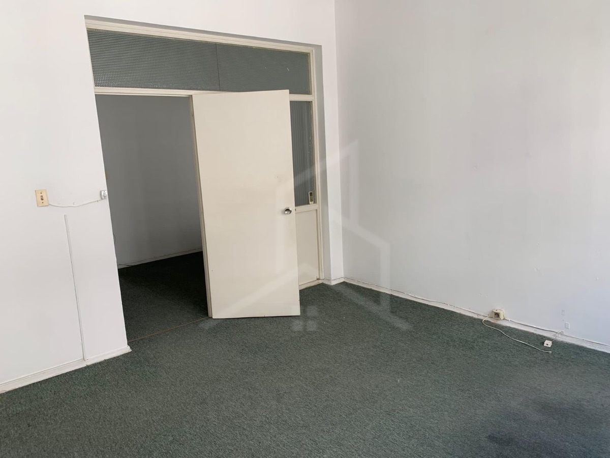 Alquiler oficina en Ciudad Vieja, exclusivo para actividad profesional.