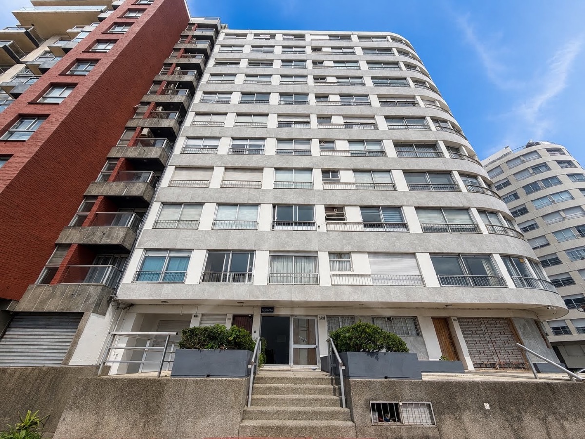 Venta Apartamento de 2 Dormitorios en Primera Línea sobre la Rambla