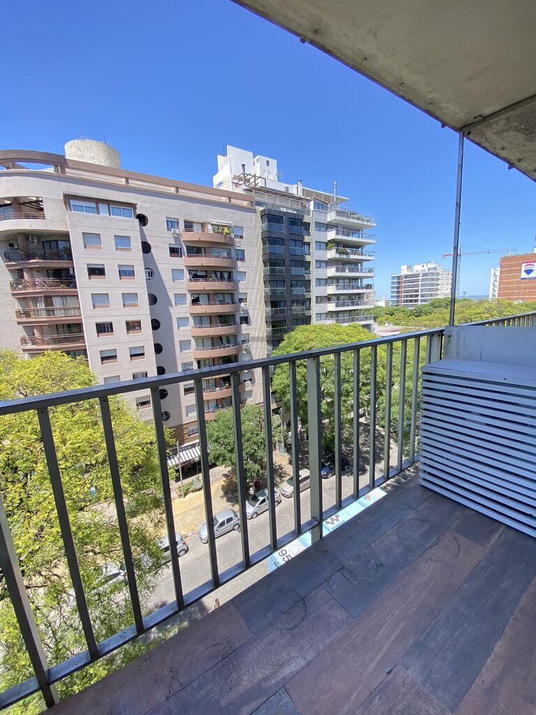 Alquiler Apartamento 3 Dormitorios Punta Carretas con garage · Foto 11