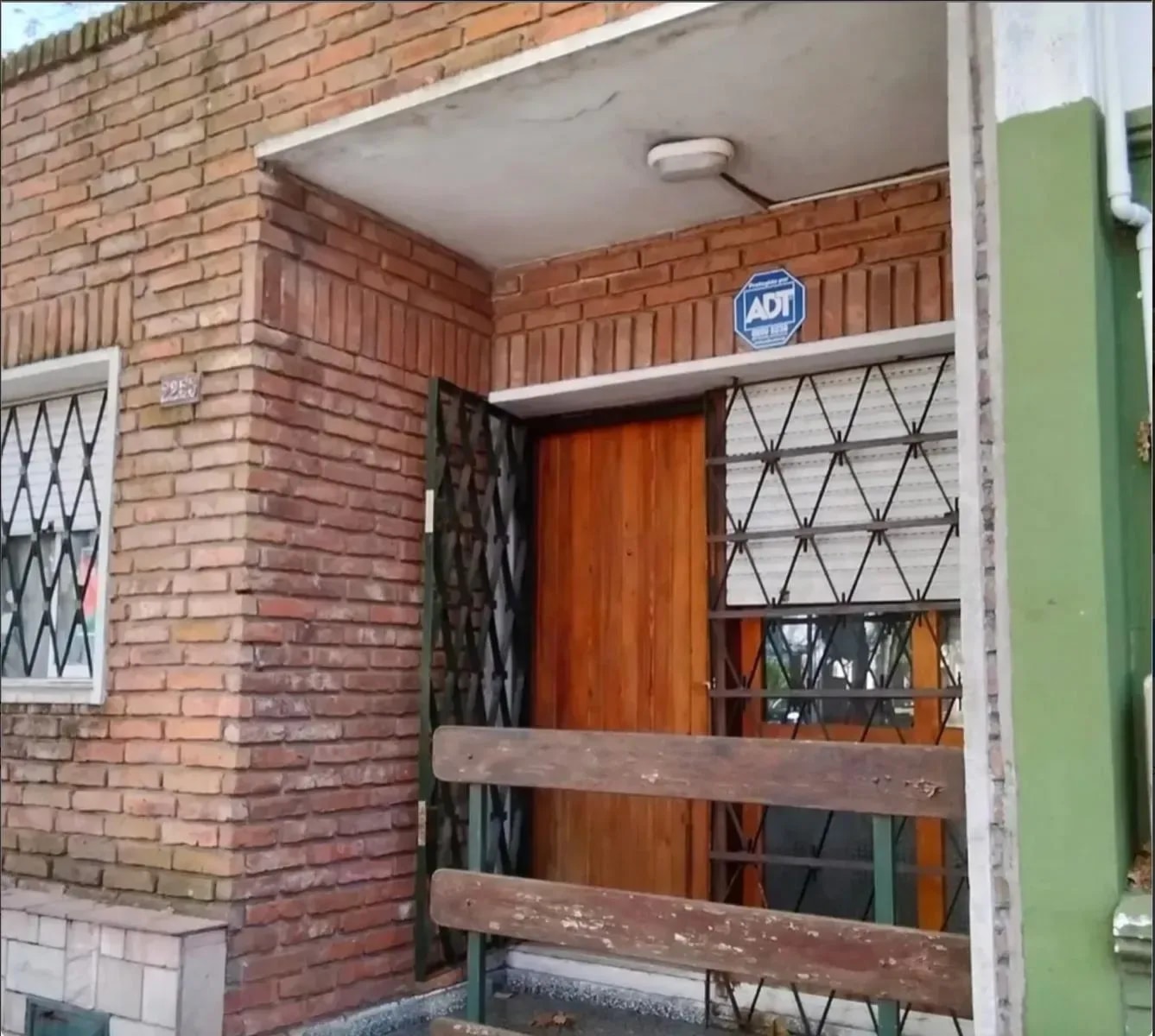 La Comercial casa 3 dormitorios 2 baños Con Cochera