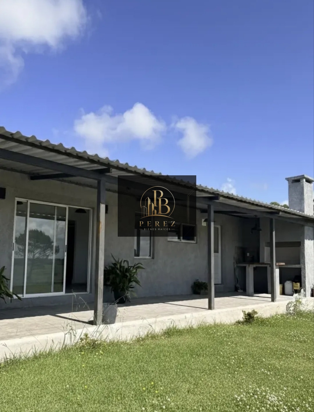 Casa en alquiler c/ cochera en Neptunia