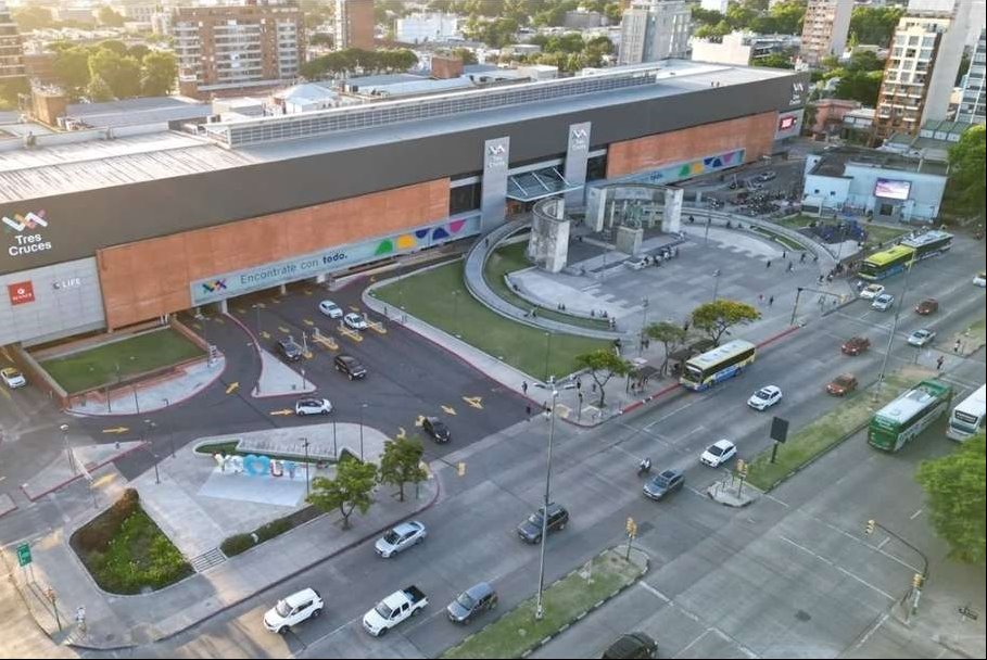 Planta baja con jardin y parrillero Br Artigas 1903 casi Goes