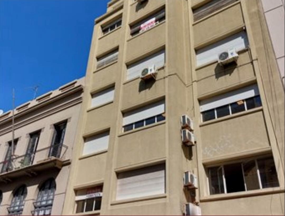 Oficina sobre la calle Rincon y Pza Matriz al frente · Foto 8