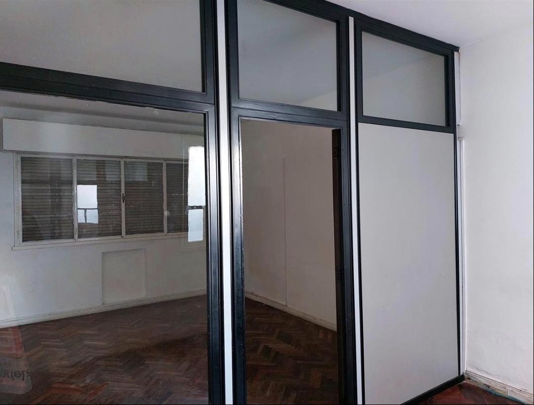 Oficina sobre la calle Rincon y Pza Matriz al frente · Foto 11