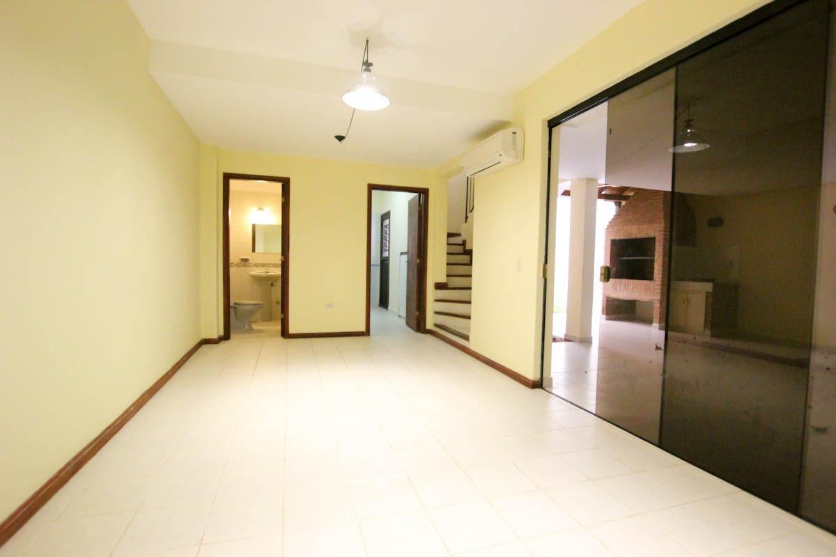 Casa en alquiler en Ycuá Satí