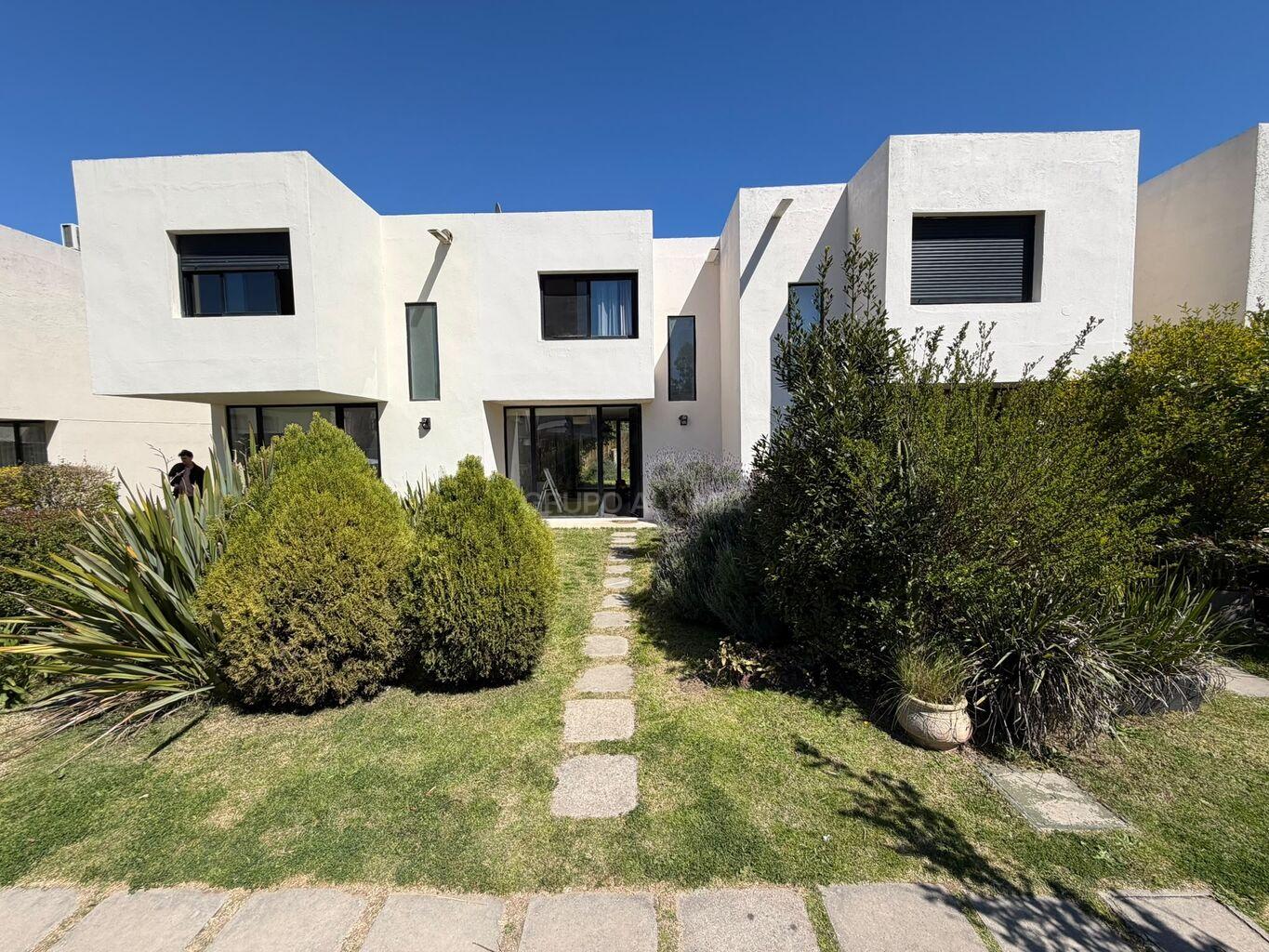ALQUILER CASA 2 DORMITORIOS COMPLEJO SOLYMAR