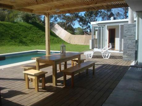 Casa En Alquiler 4 Dormitorios