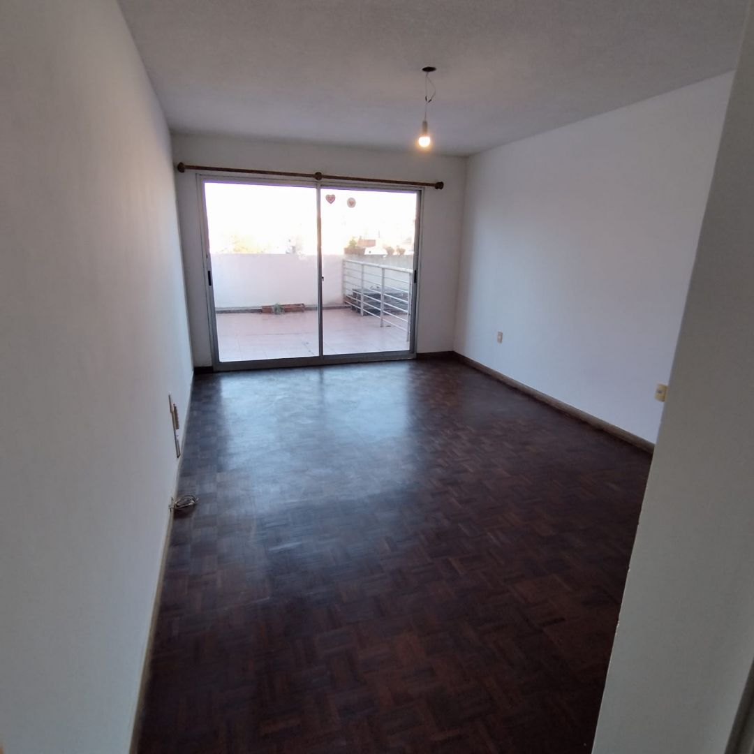 Apartamento en alquiler con patio, Pocitos Nuevo