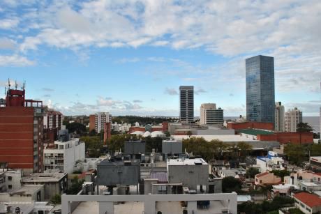 Apartamento En Excelente Punto De Pocitos!