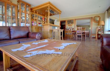 Apartamento En Venta: 4 Dormitorios + Servicio, 4 Baños, 2 Garage En Pocitos.