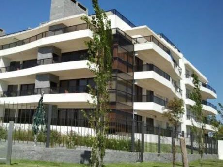 Monoambiente, Av.las Americas,piscina, Cochera,vigilancia,$19000, G.c:$4000