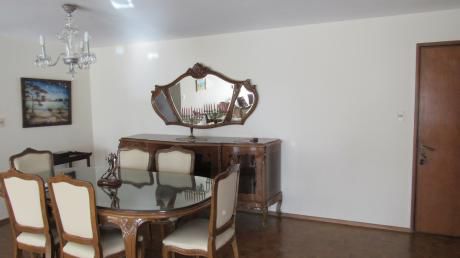 Apartamento Sobre Av. General Flores, Impecable Estado
