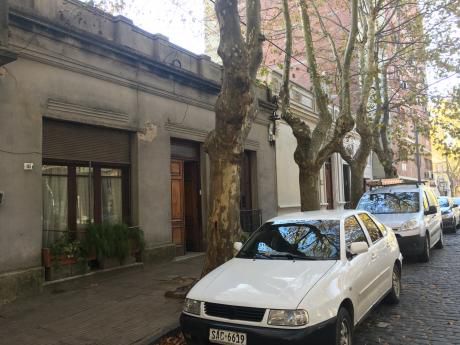 Casa En Calle Intendente Suarez, Gran Potencial