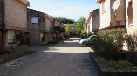 Casa En Complejo Zitarrosa, Muy Buen Estado