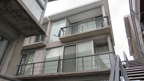 Apartamento En Edificio I + O, Unidad 104
