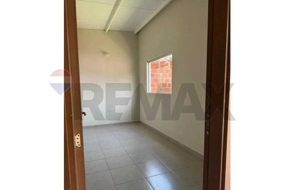 ALQUILO CHALET EN ARASY 3 AREGUA — foto 2