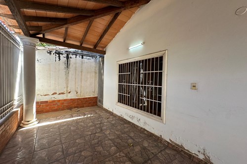 Amplia casa en venta Fernando de la Mora. Sobre la calle asfaltada — foto 3