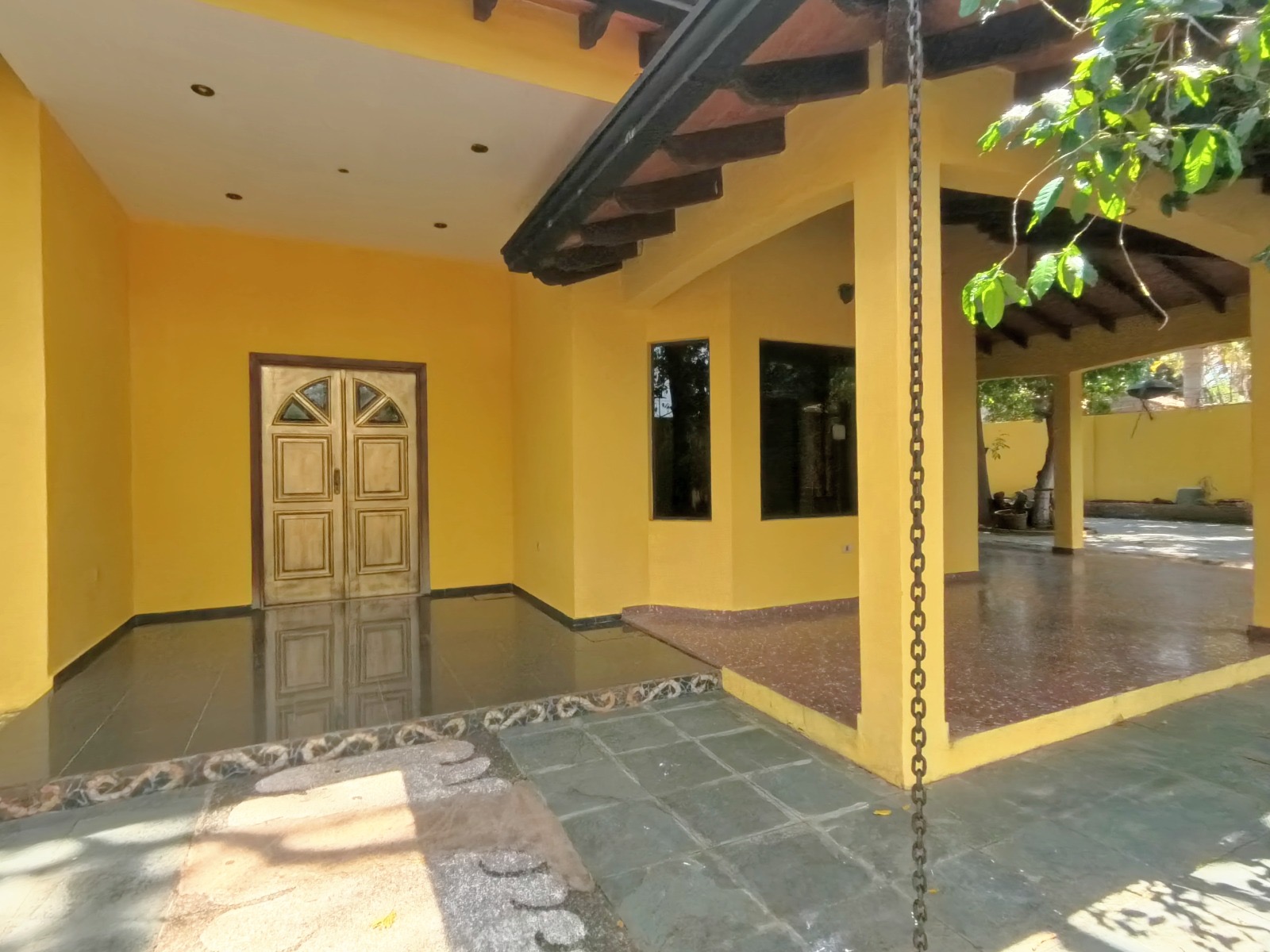ALQUILO AMPLIA CASA EN LAMBARE — foto 2
