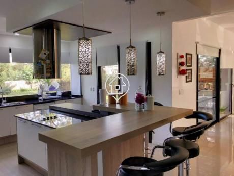 Casa Moderna Con Piscina En Alquiler Anual - Venta En Barrio Privado Punta Del Este - Ref: 11