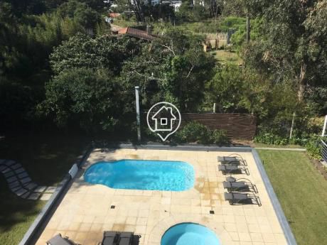 Apartamento En Punta Del Este Con Parrillero, Piscina - Ref: 3
