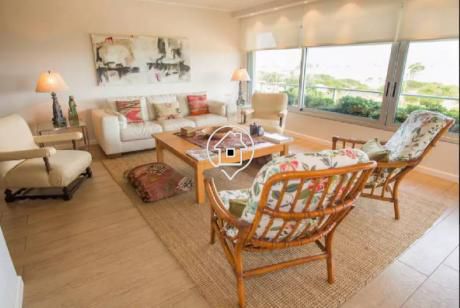 Apartamento Frente Al Mar Playa Mansa Punta Del Este - Ref: 62