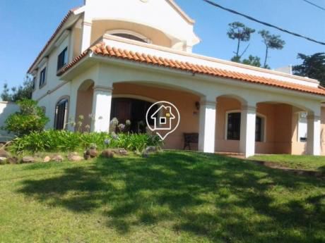 Casa En Alquiler Anual - Venta Con Vista Al Mar Punta Del Este Playa Mansa - Ref: 70