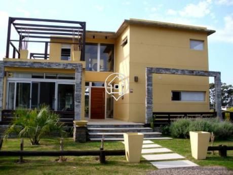 Casa En Alquiler En Barrio Privado Punta Ballena Piscina Parrillero