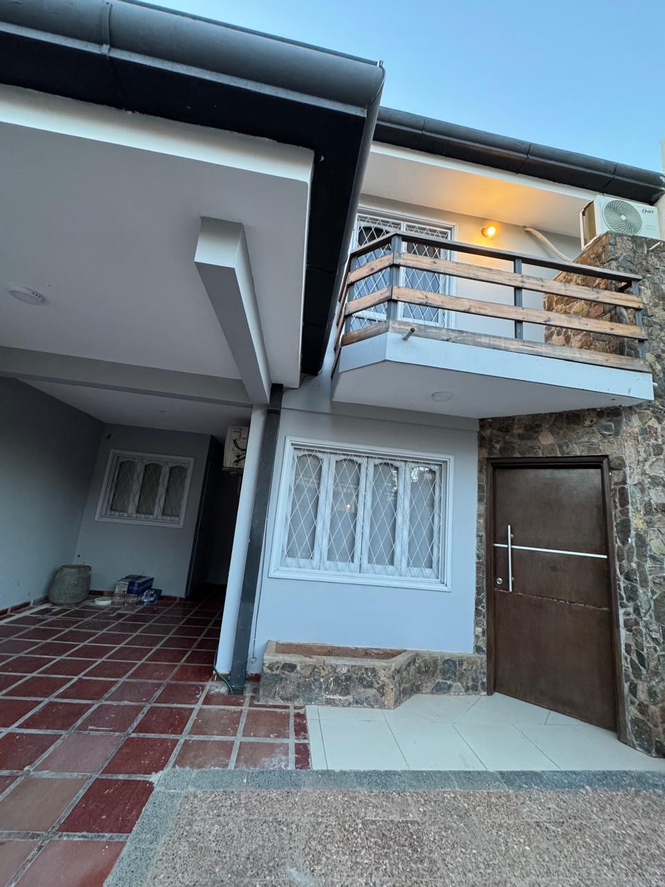 Casa en alquiler en Villa Morra