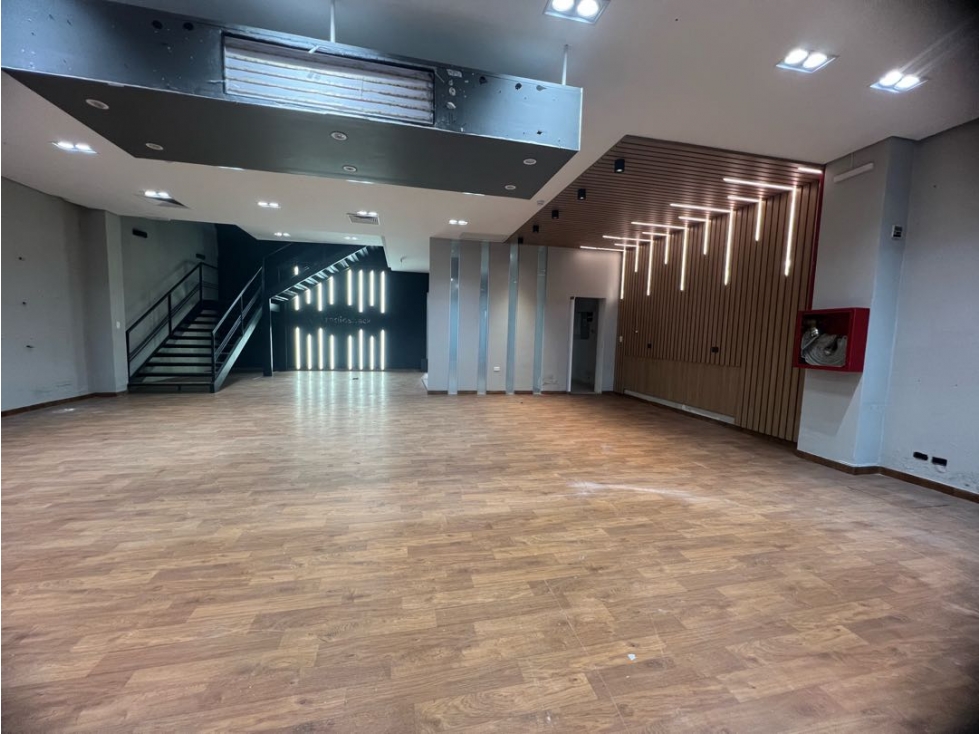 Local comercial para showroom sobre Avda España - 680m2 construido — foto 3