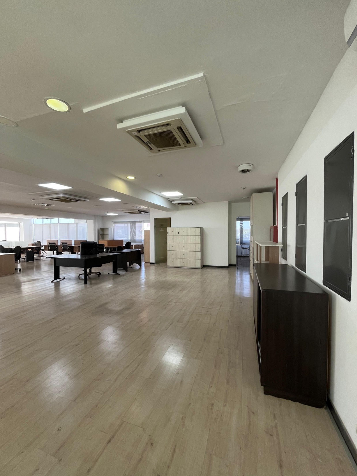 ZONA SHOPPING LA GALERÍA EN ALQUILER OFICINA DE 330 M2 CON 5 COCHERAS — foto 2