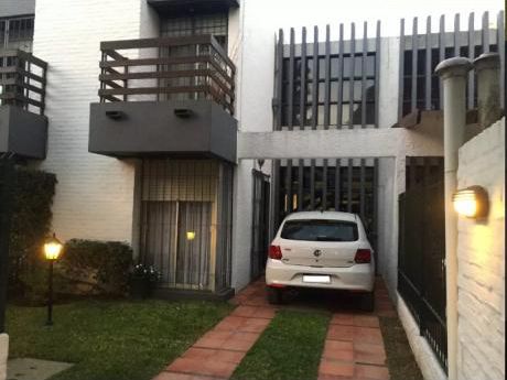 Casa Americana En Dos Plantas Ph Impecable.
