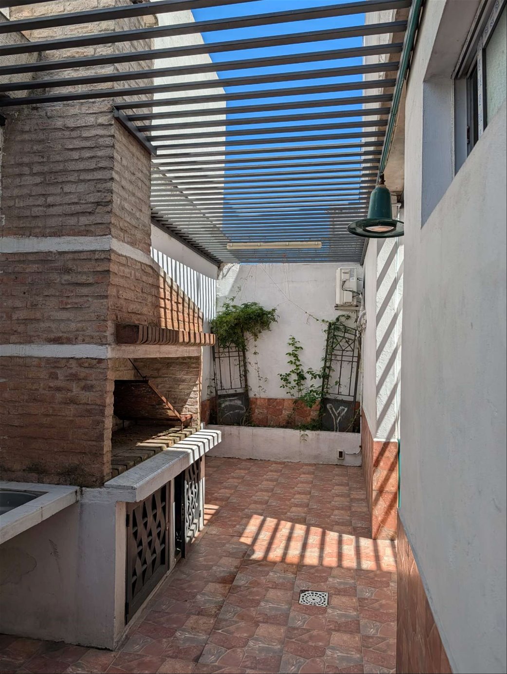 Oportunidad: Casa reciclada, impecable. Ideal consultorios médicos, clínicas o vivienda.