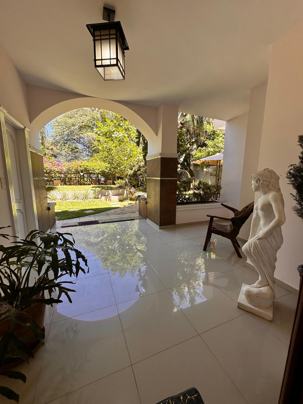 En Venta Lujosa Casa en Asunción Las Lomas — foto 2