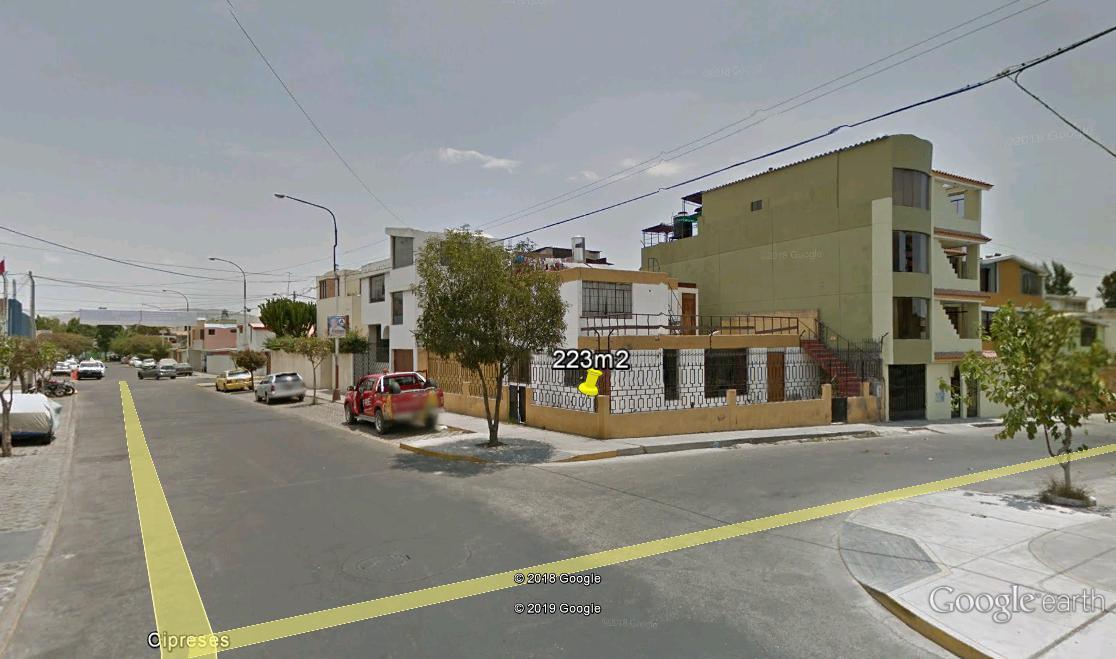 Casa en venta en José Luis Bustamante y Rivero