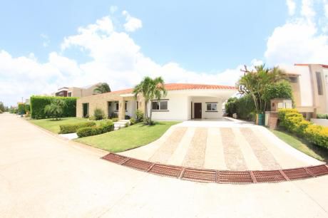 Casa En Colinas Del Urubó Sector 1