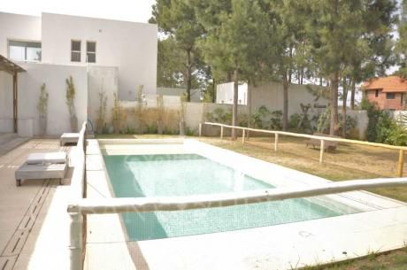 El Pinar Minimalist 3 Bdrm House With Pool