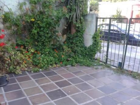 Casa Vacia Con Lugar Para Auto