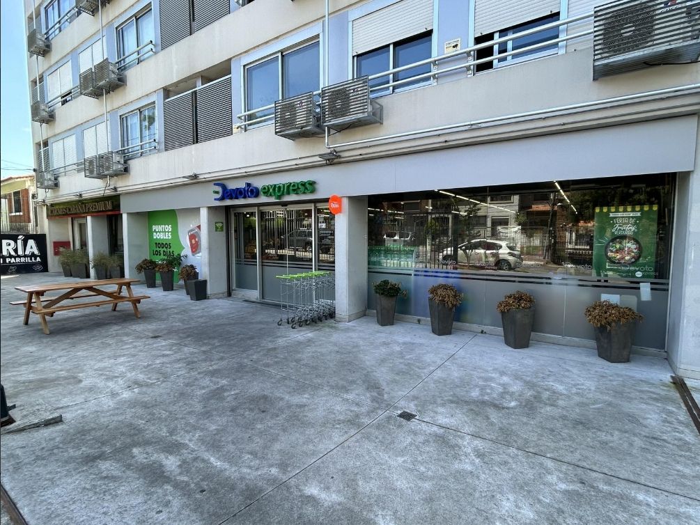 Alquiler importante local comercial en Malvín - e-tower Sky 001
