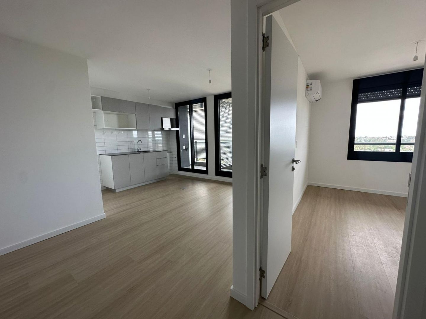 Alquiler 1 dormitorio con garaje y terraza en Malvín EDM #2003 · Foto 1