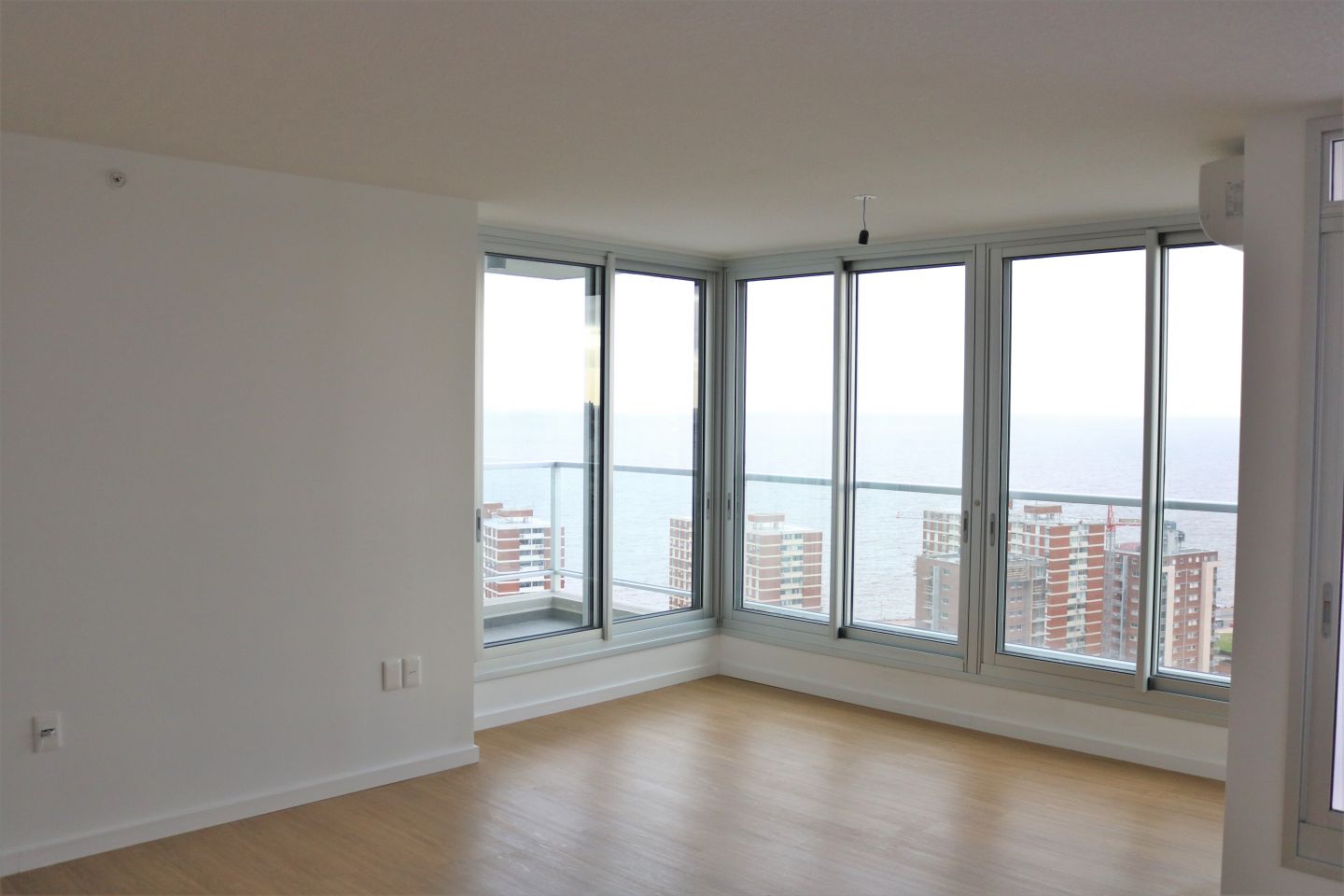 Venta con renta apartamento 2 dormitorios con garaje - Estrellas del Sur 25 2404
