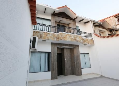 Casa En Venta De 2 Plantas - Zona Norte (av. Alemania)