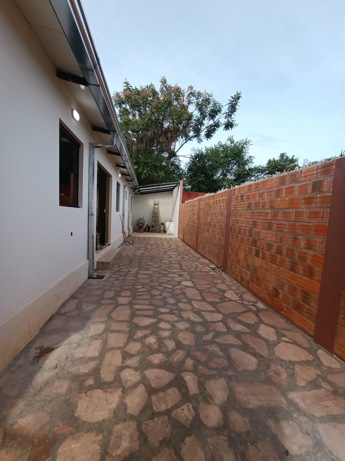 ALQUILO HERMOSA CASA DETRAS DEL BARRIO PILAR DEL ESTE EN YPANE — foto 2